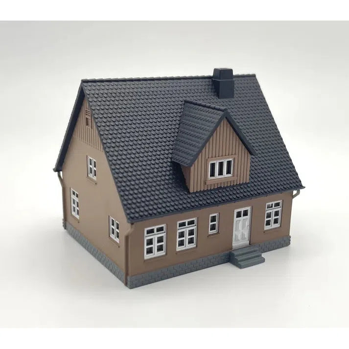 RIH - N Scale Cape Cod House Brown with Black Roof